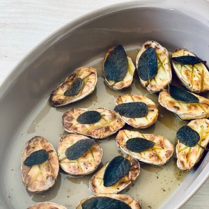 Grenadin de veau, sauce à la sauge et pommes de terre rôties au four