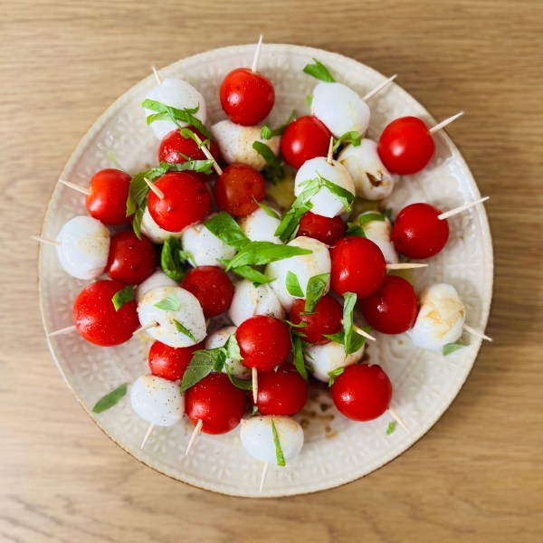 Mini-Brochettes Mozzarella et Tomate Cerise : L’Apéritivo Italien Parfait